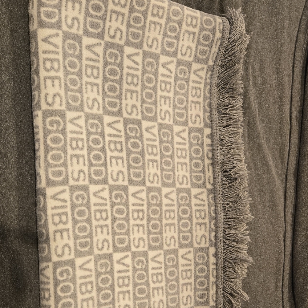 'Good Vibes' Blanket